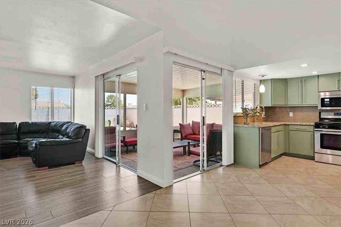 3956 Clear View Dr - Photo 6 of 30