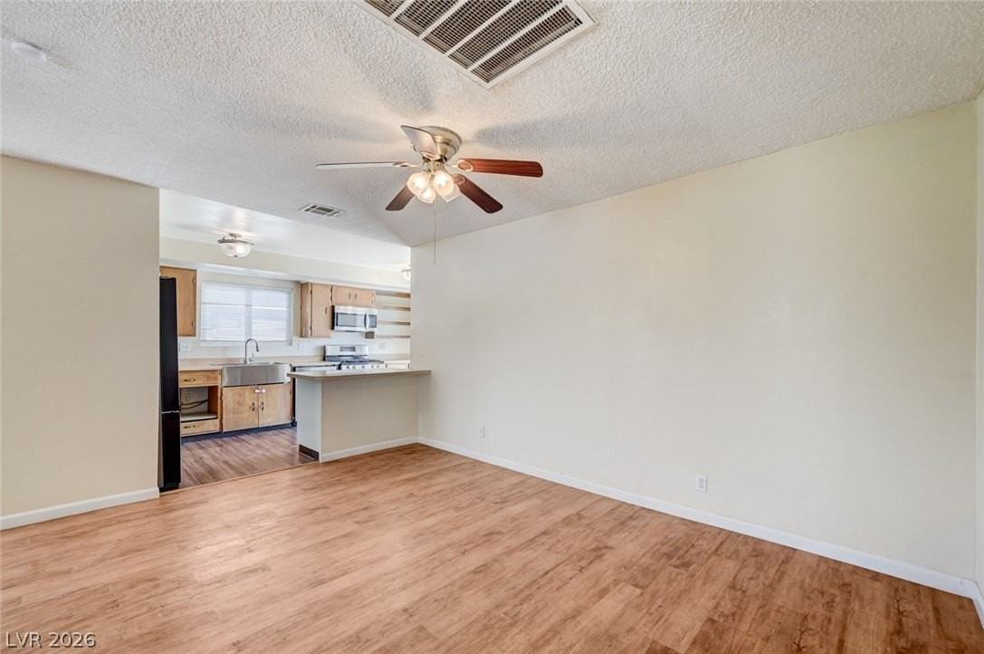 3917 W Oakey Blvd - Photo 4 of 35