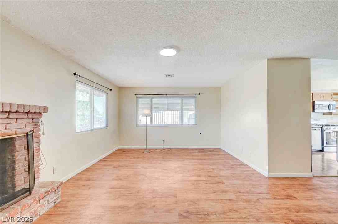3917 W Oakey Blvd - Photo 6 of 35