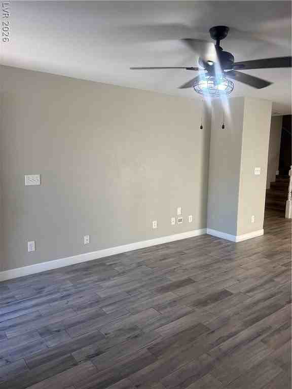 575 Primrose Hill Ave - Photo 4 of 14