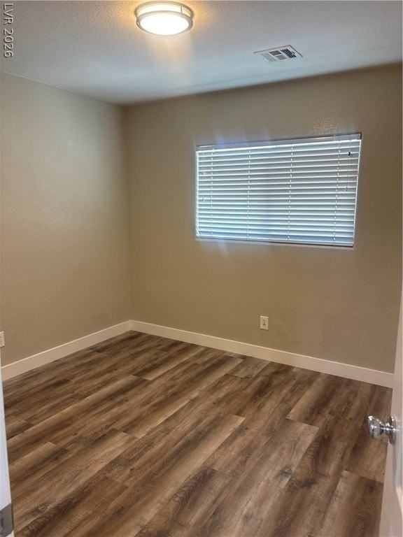 575 Primrose Hill Ave - Photo 6 of 14