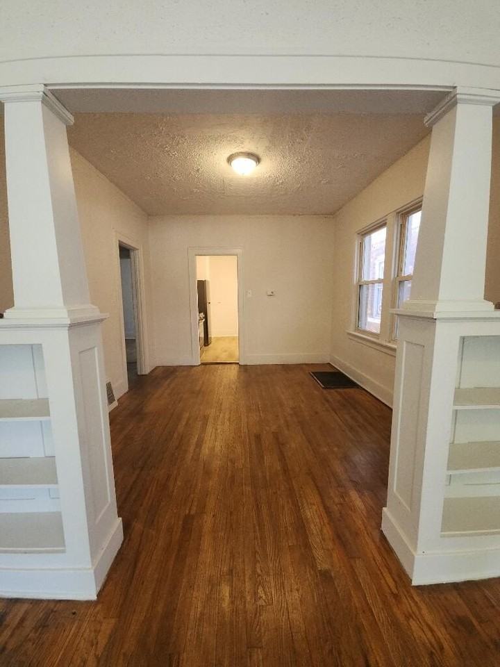1361 Ellsworth St - Photo 4 of 10