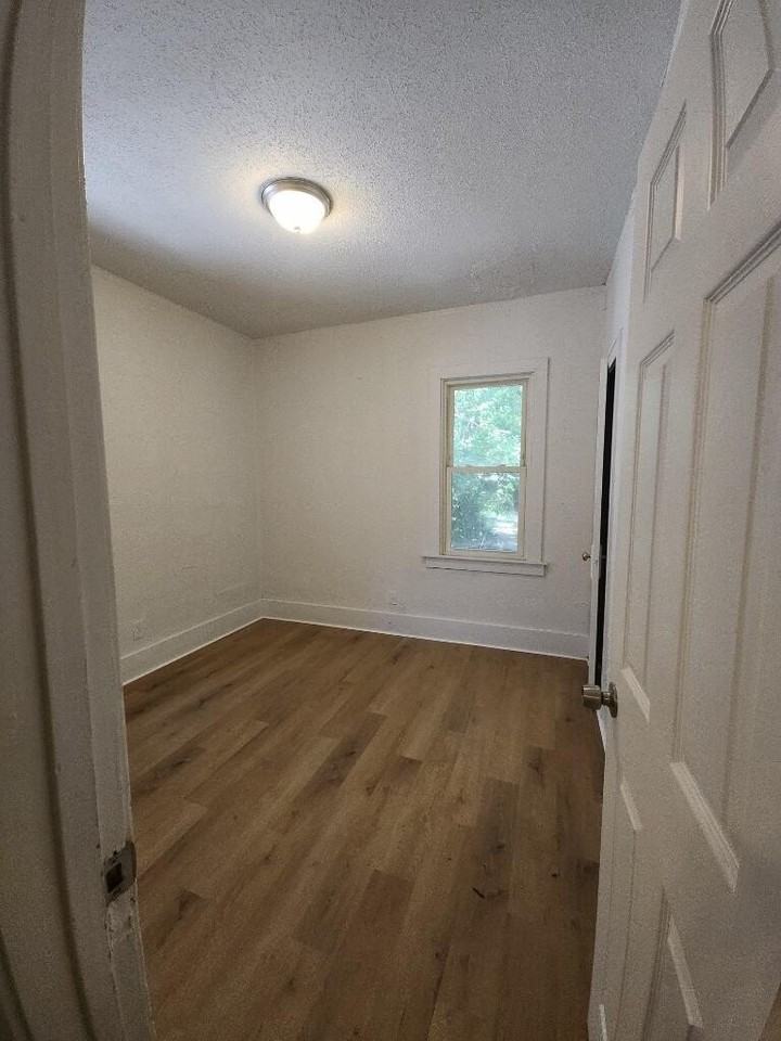 1361 Ellsworth St - Photo 7 of 10