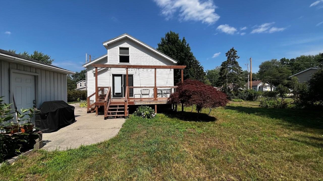 309 Friant St - Photo 2 of 37