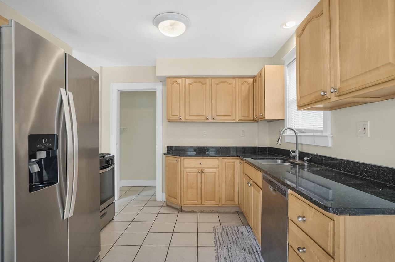 423 S Maple Ave - Photo 2 of 18