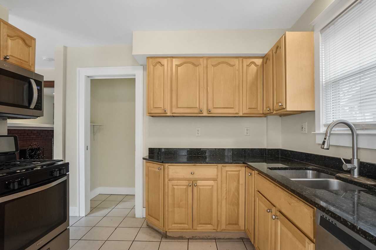423 S Maple Ave - Photo 3 of 18