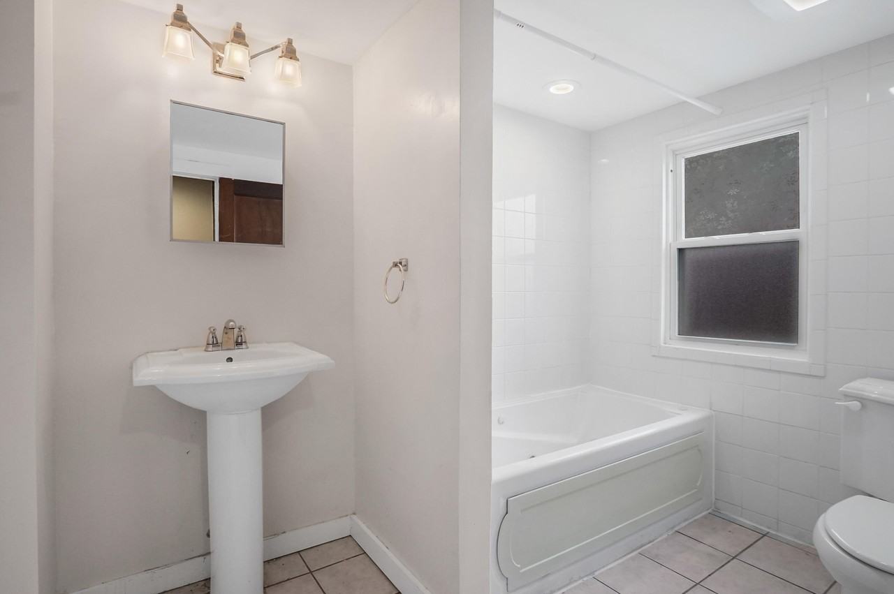 423 S Maple Ave - Photo 5 of 18