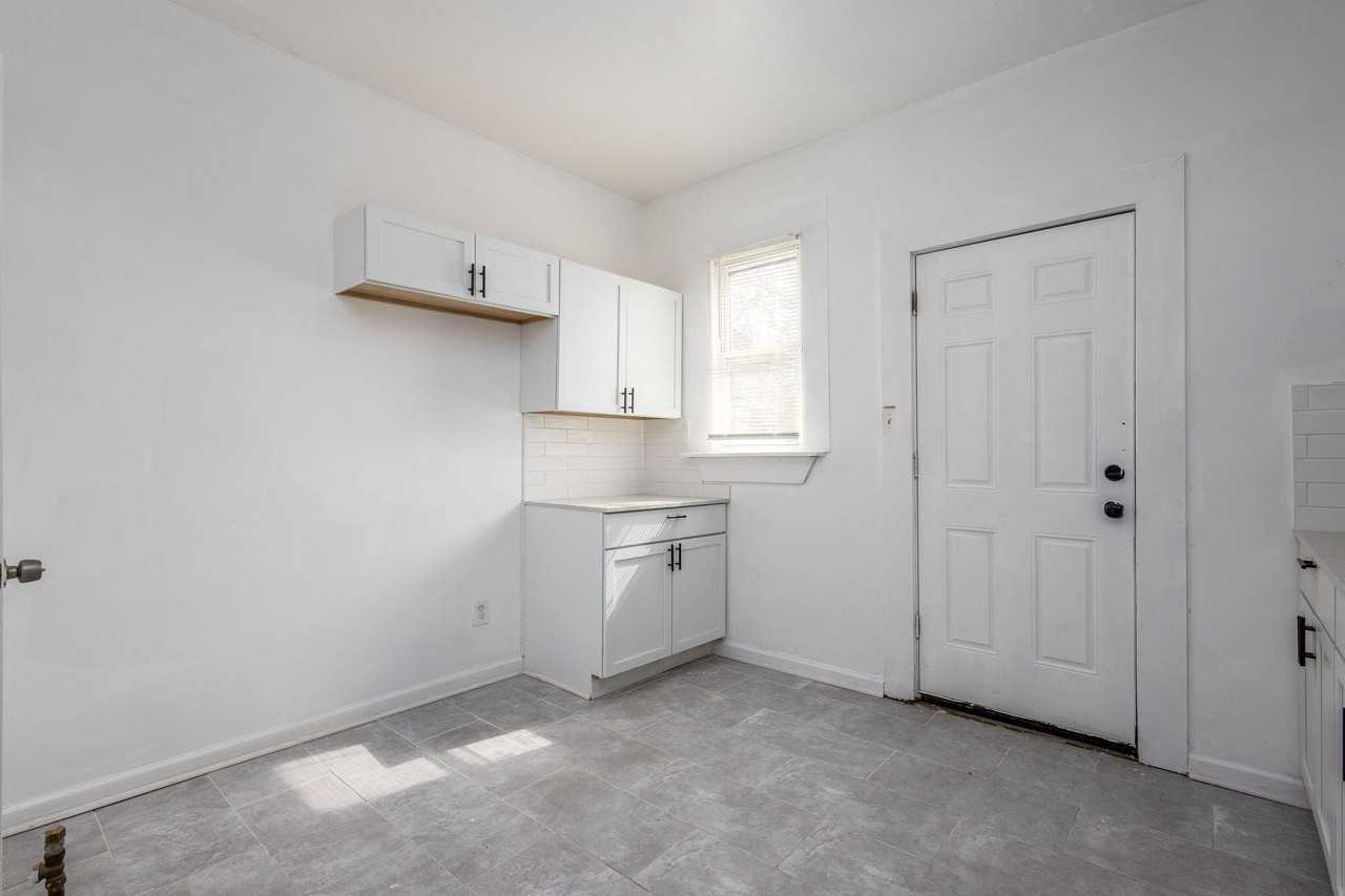 614 E Euclid St - Photo 3 of 11