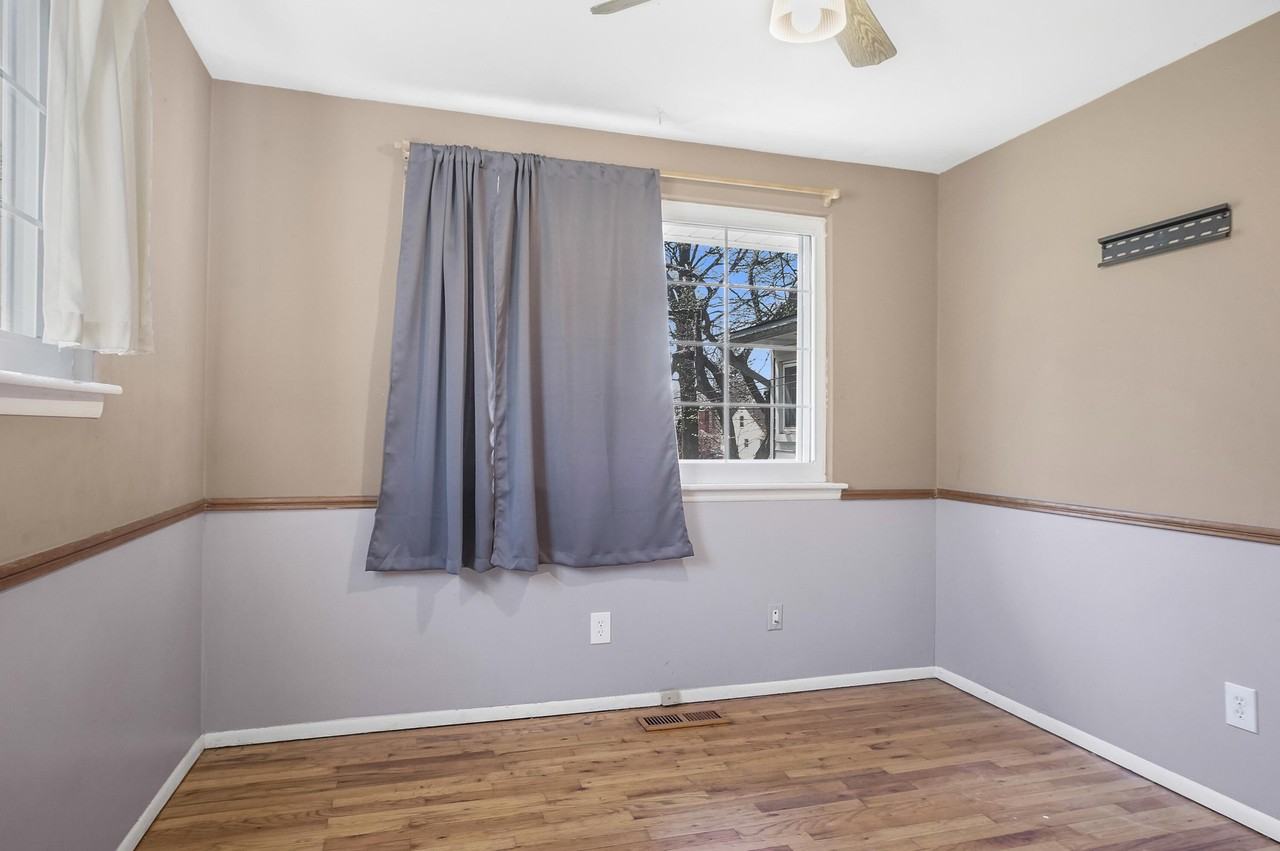 429 Royal Ave - Photo 2 of 17