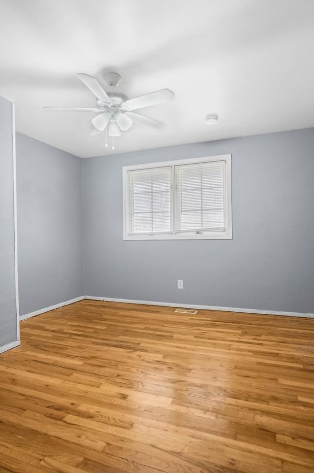 429 Royal Ave - Photo 3 of 17