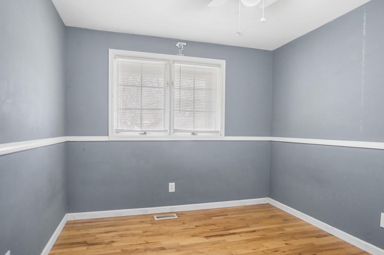 429 Royal Ave - Photo 4 of 17