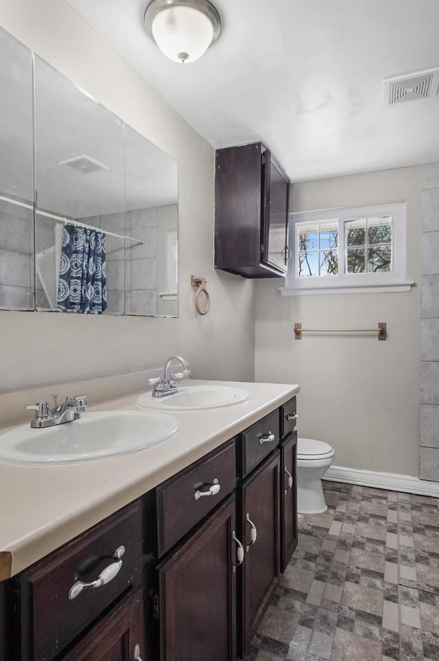 429 Royal Ave - Photo 5 of 17