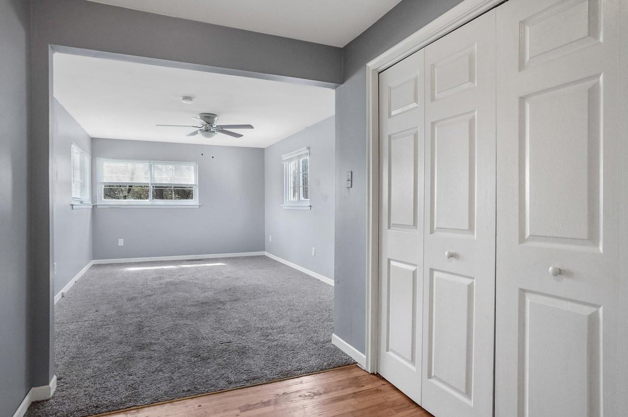 429 Royal Ave - Photo 6 of 17