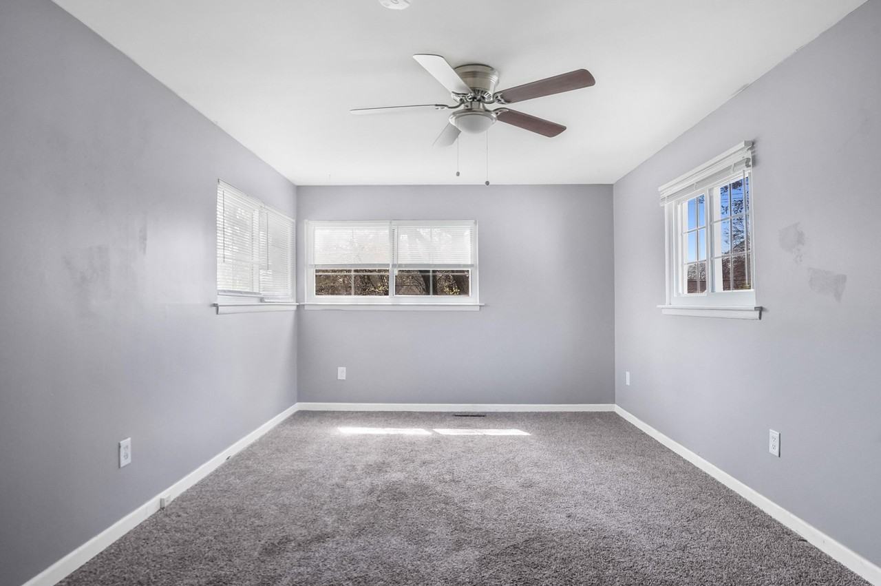 429 Royal Ave - Photo 7 of 17