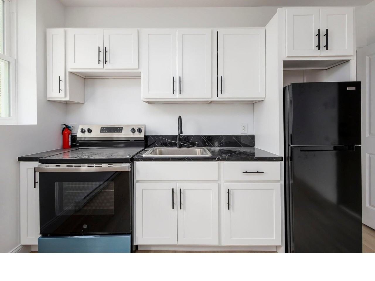 1140 Ashland St #4 - Photo 3 of 9