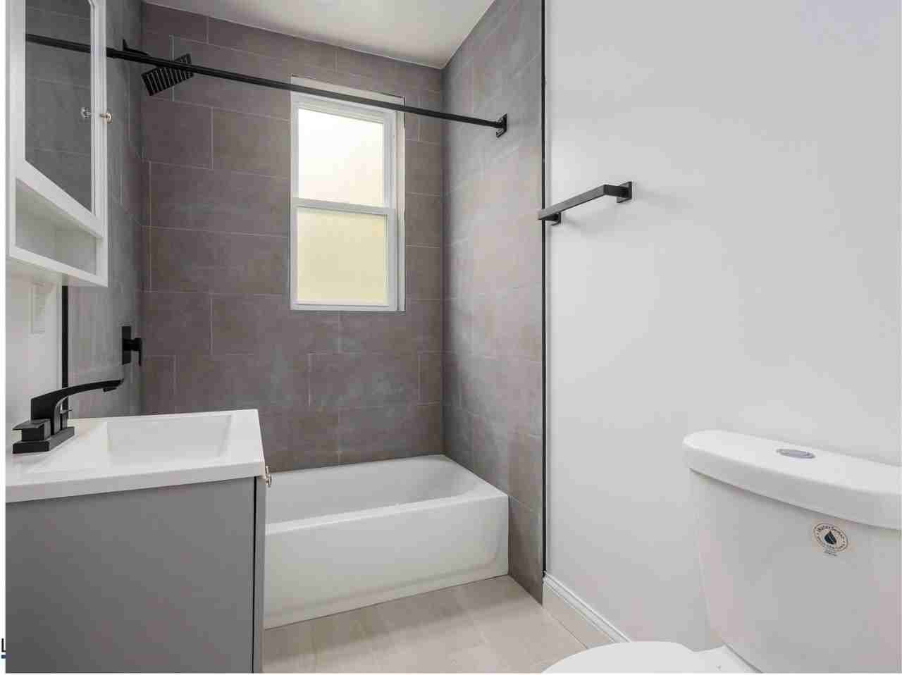 1140 Ashland St #4 - Photo 7 of 9