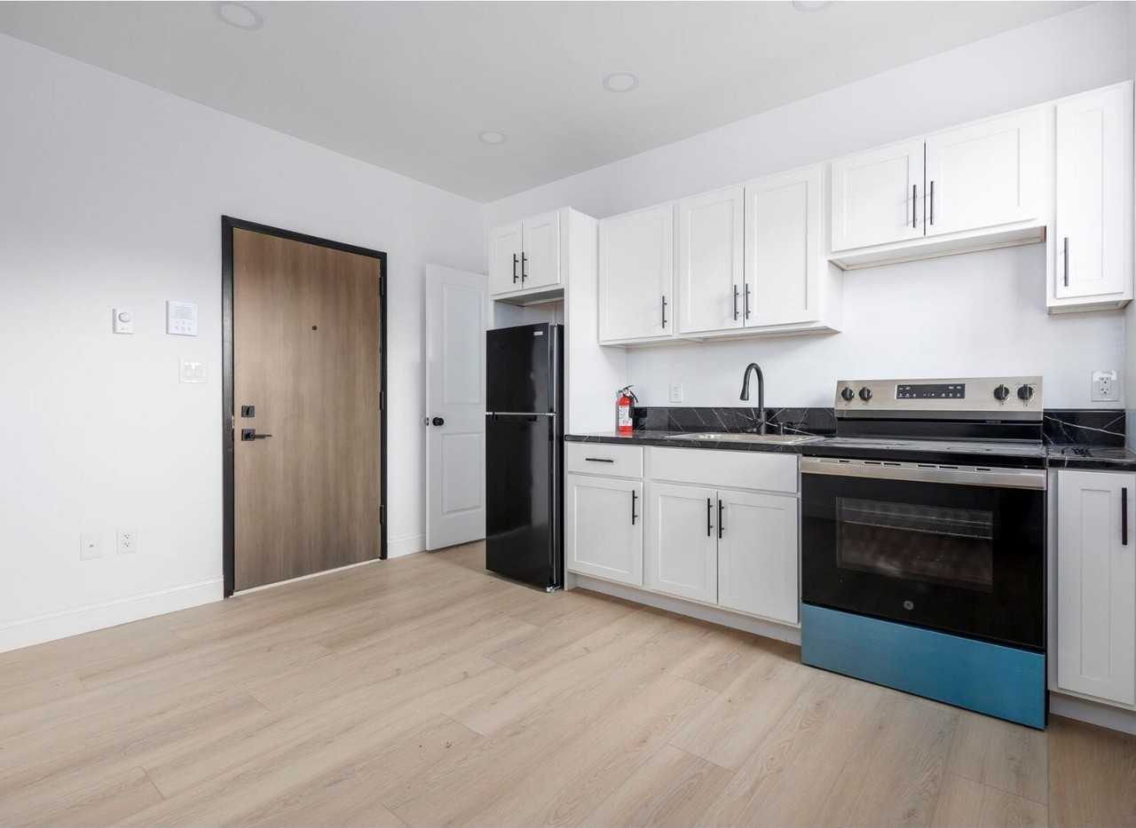 1140 Ashland St #5 - Photo 4 of 9