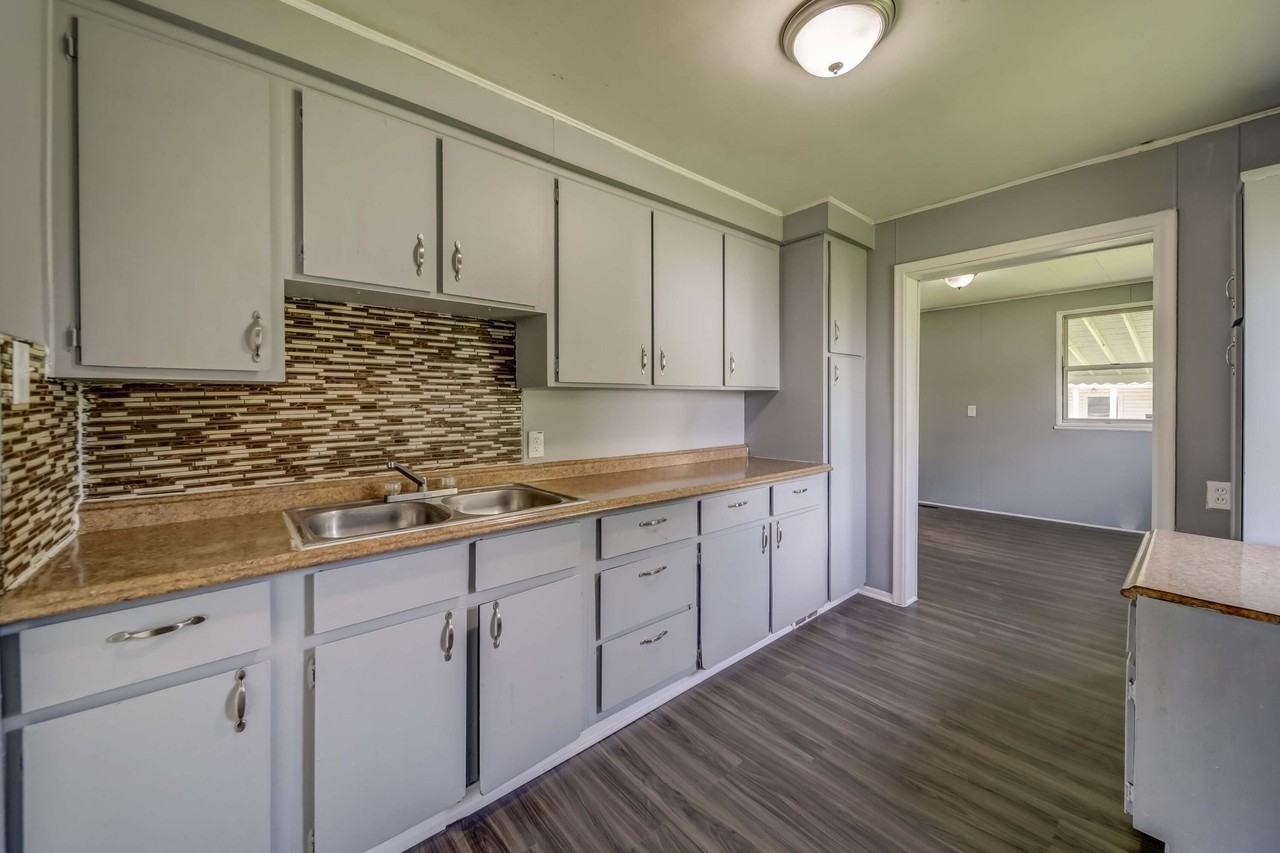 24501 Fern Ave - Photo 2 of 12