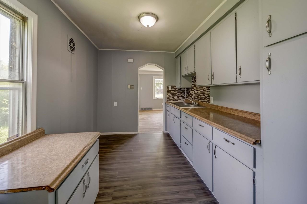 24501 Fern Ave - Photo 3 of 12