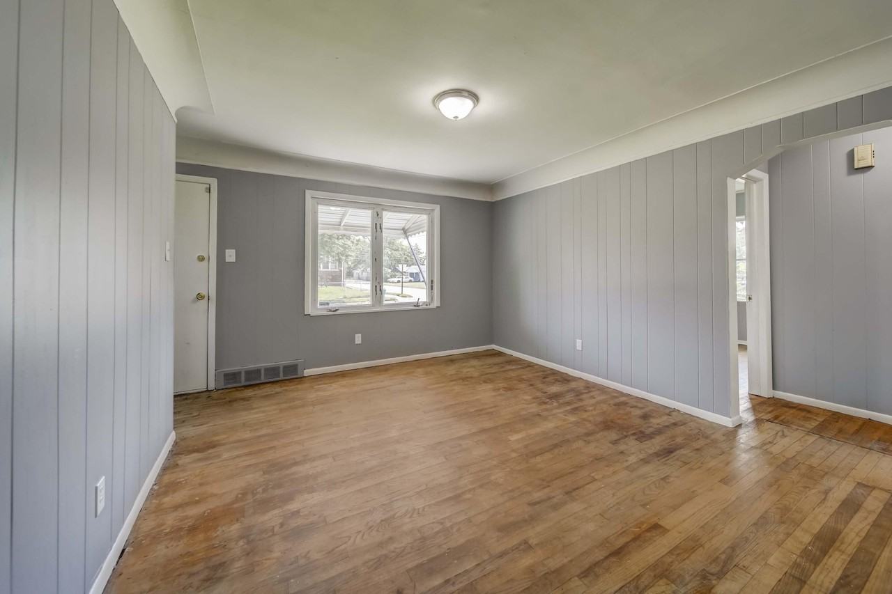 24501 Fern Ave - Photo 5 of 12