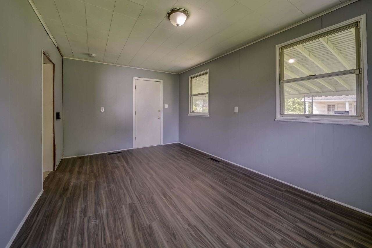 24501 Fern Ave - Photo 7 of 12