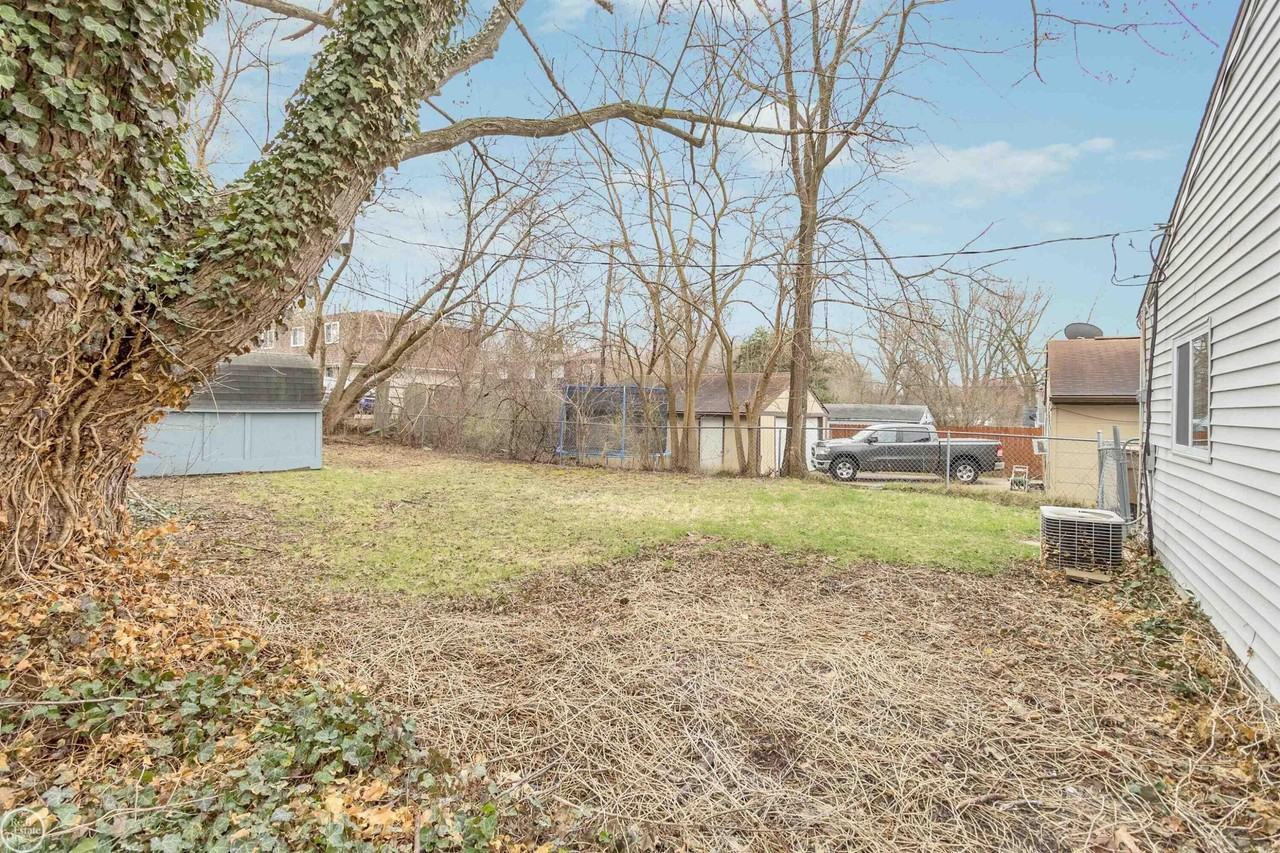 946 Fairview Ave - Photo 2 of 28