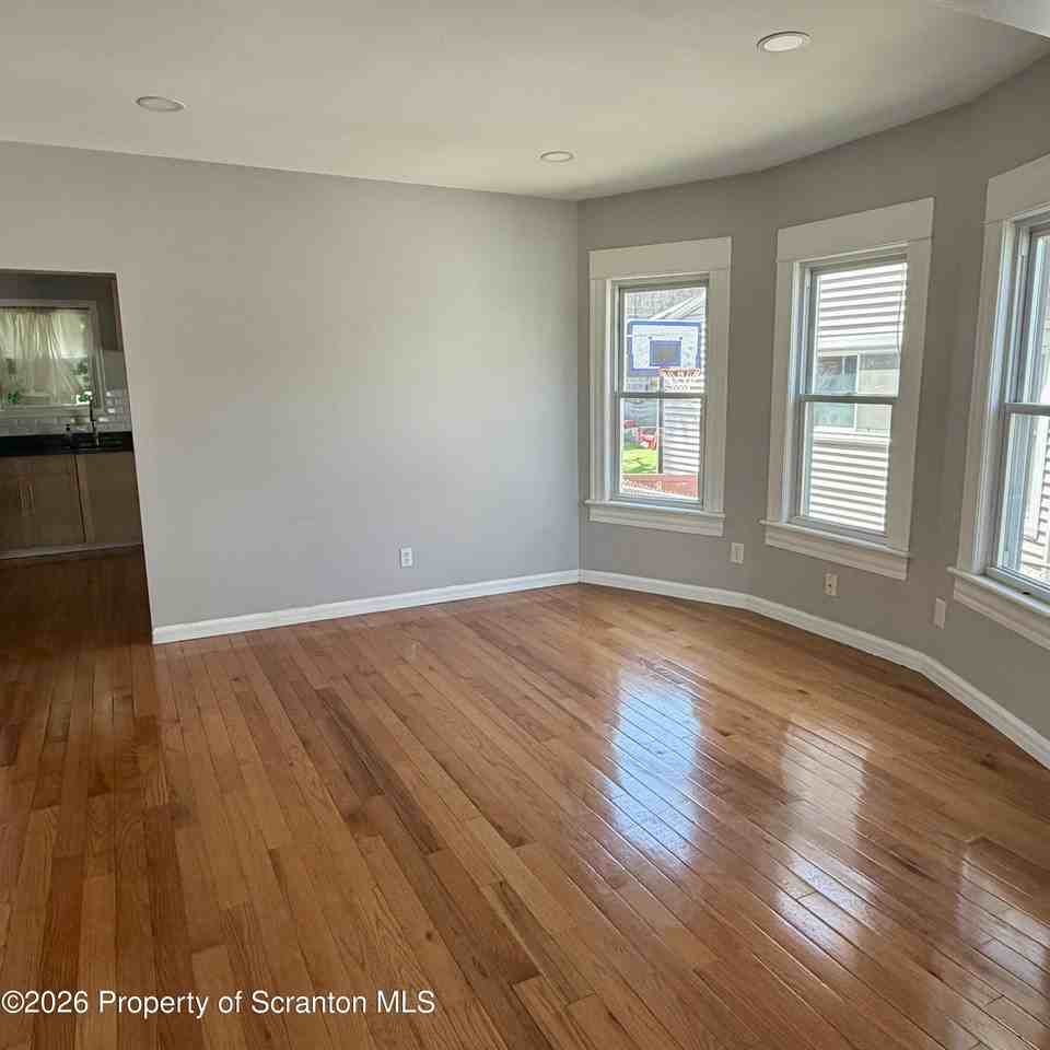 530 Myrtle St #1 - Photo 4 of 12