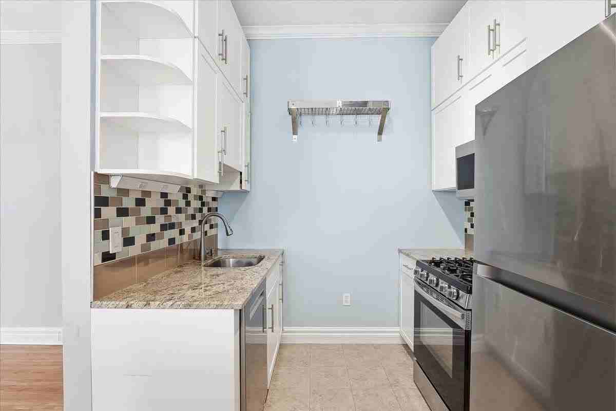 818 Jefferson St #3B - Photo 6 of 14
