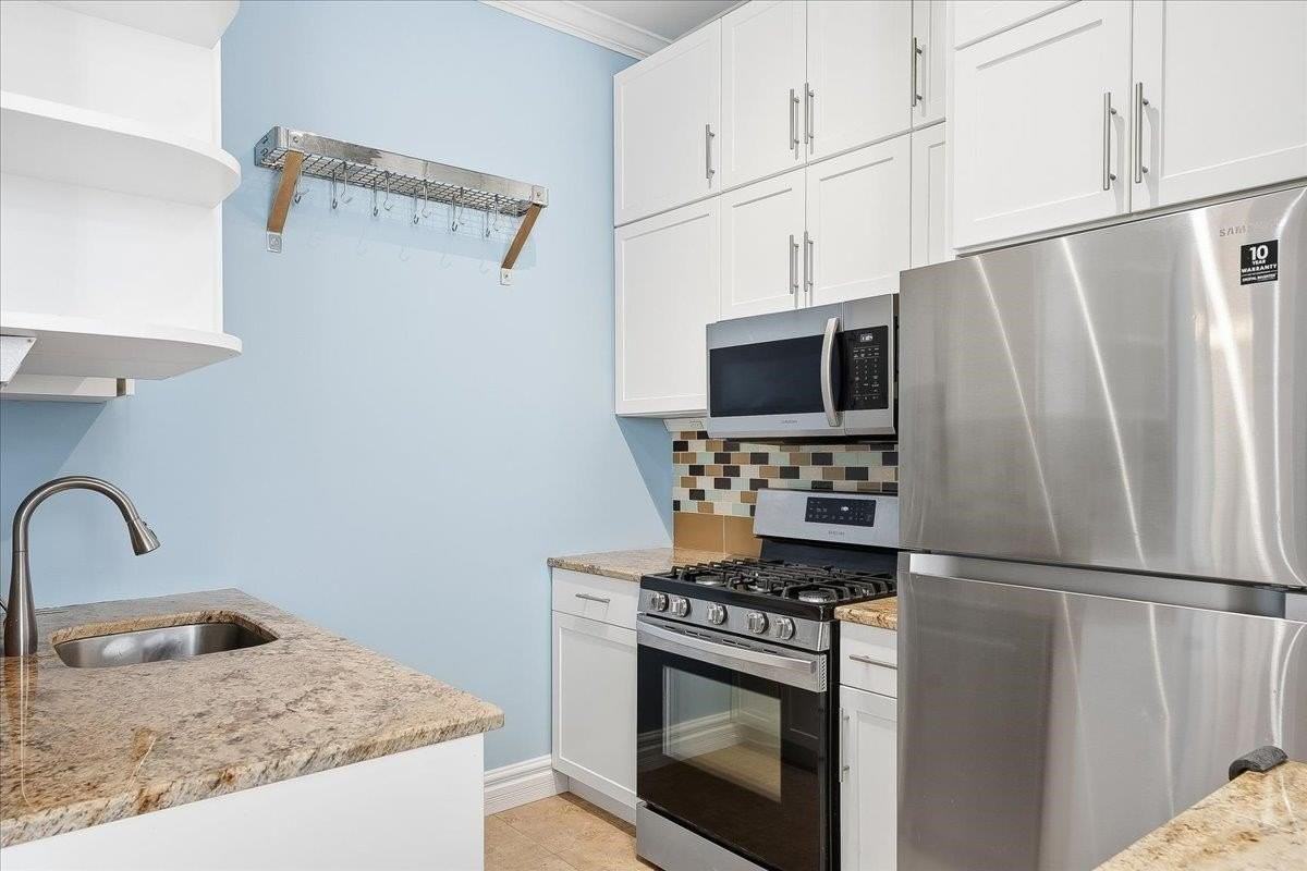 818 Jefferson St #3B - Photo 7 of 14