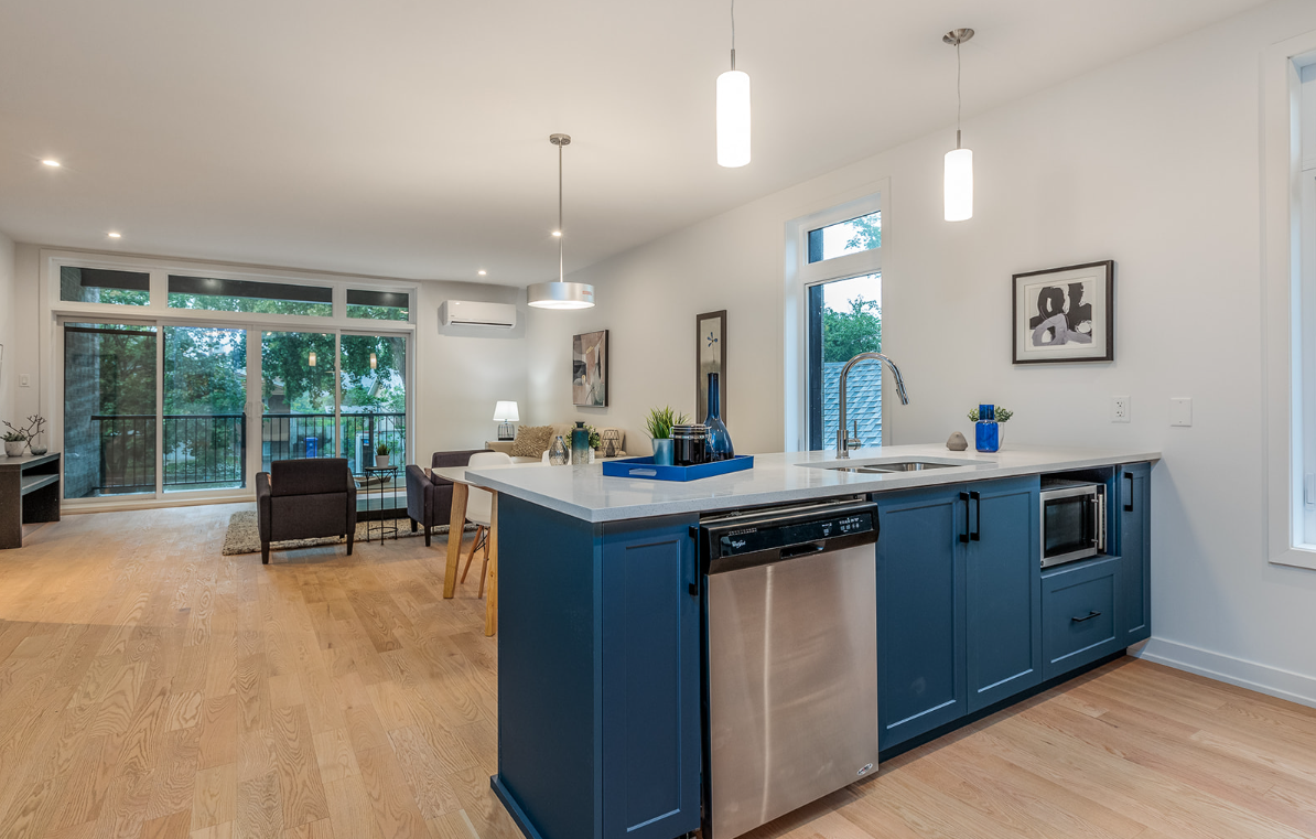 121 Rue Lamoureux #3 - Photo 2 of 13