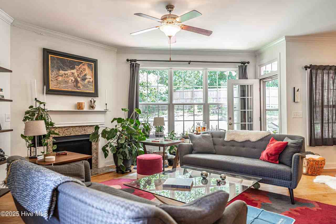 515 Clark St - Photo 4 of 50