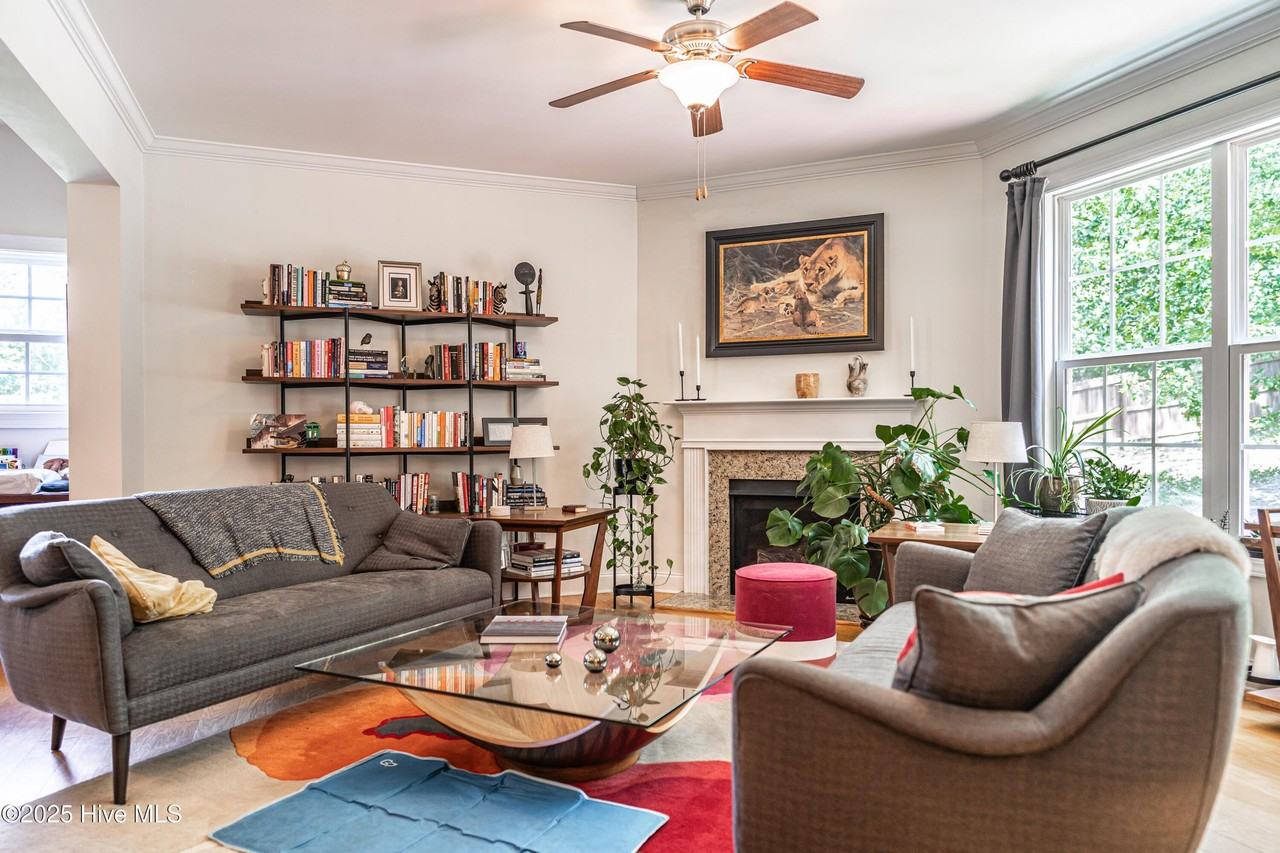 515 Clark St - Photo 6 of 50