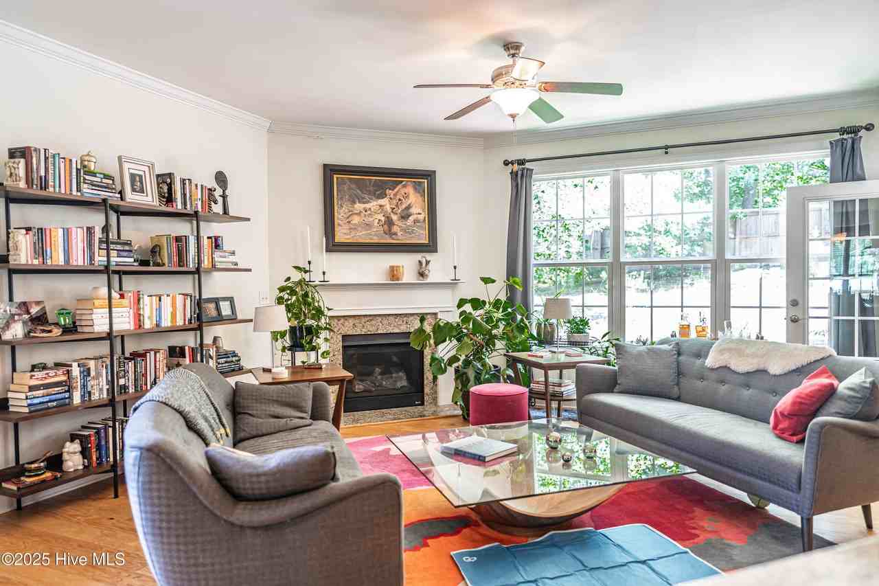 515 Clark St - Photo 7 of 50