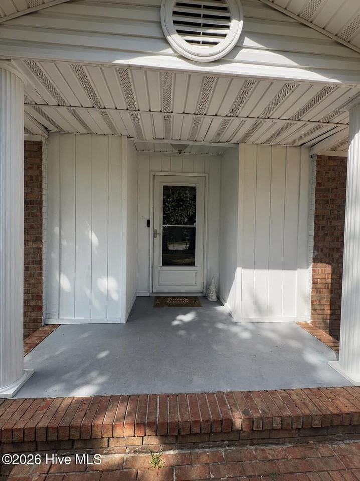 400 Winchester Rd - Photo 2 of 15