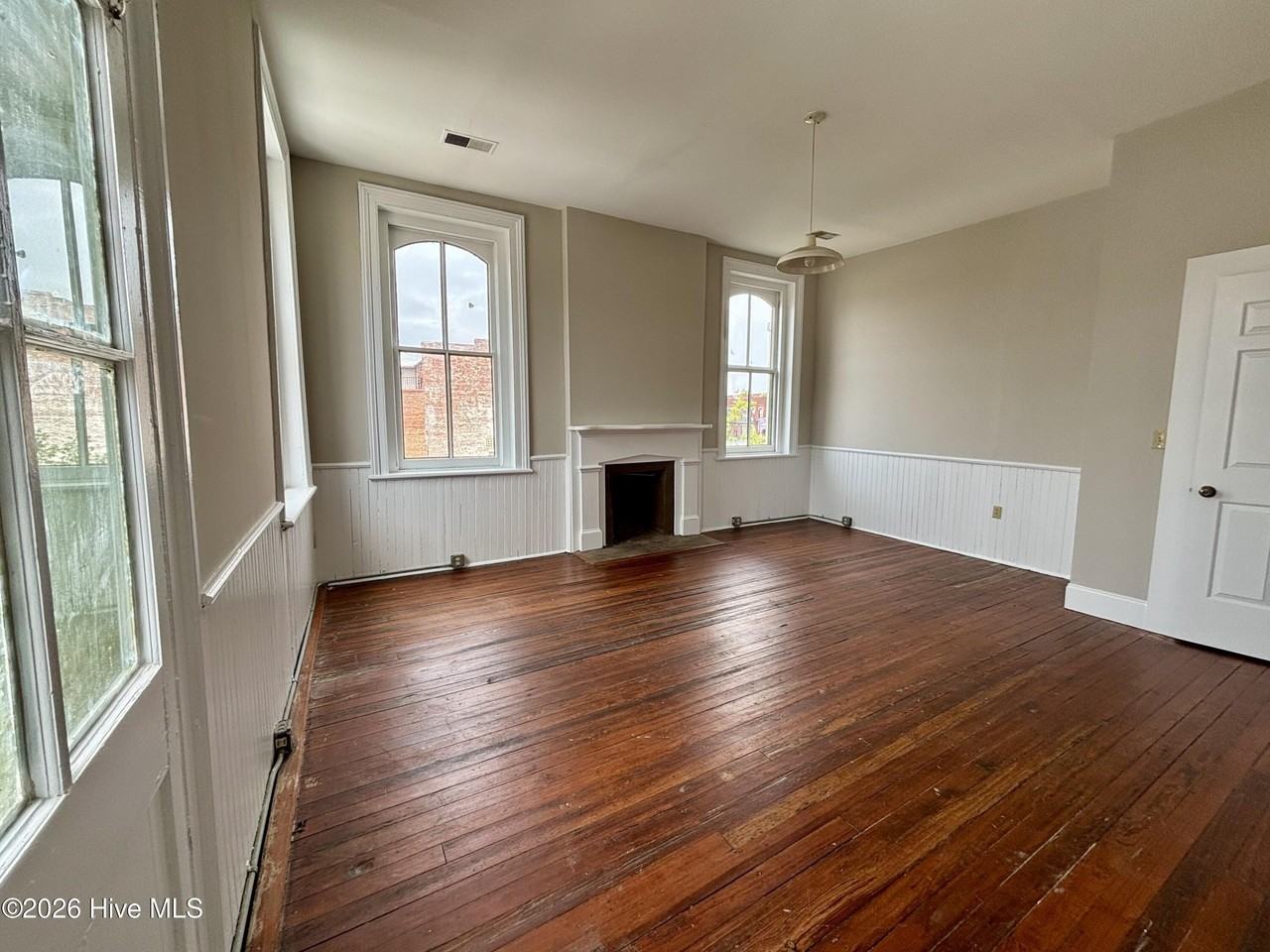 1050 Broad St #F - Photo 6 of 7