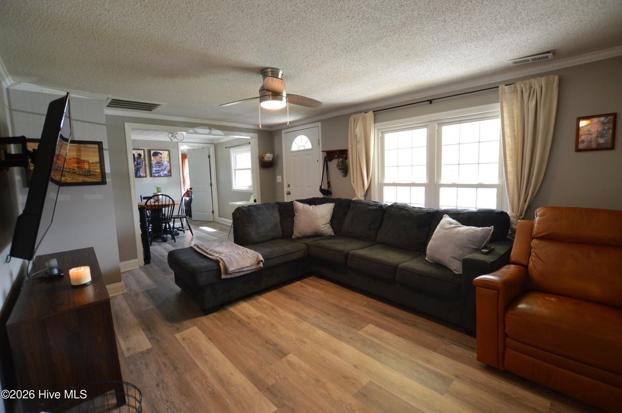 1160 Onslow Pines Rd - Photo 3 of 16