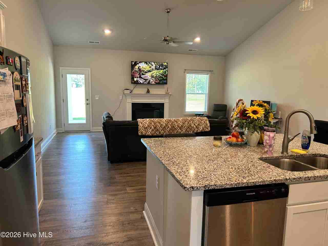 1217 Pelican Dr - Photo 4 of 28