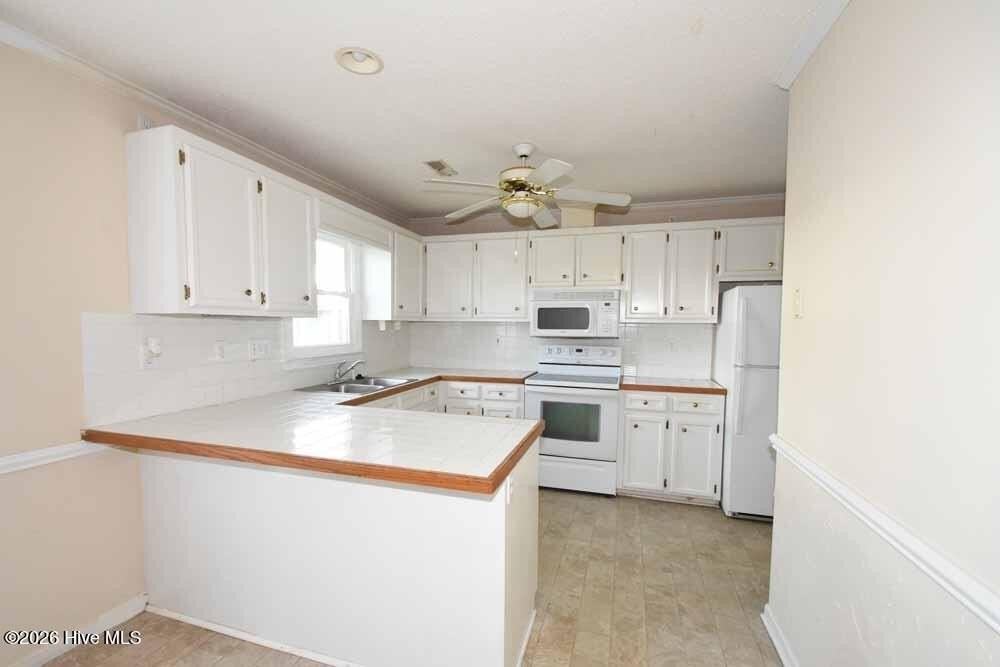3818 Sterling Pointe Dr #J1 - Photo 5 of 17