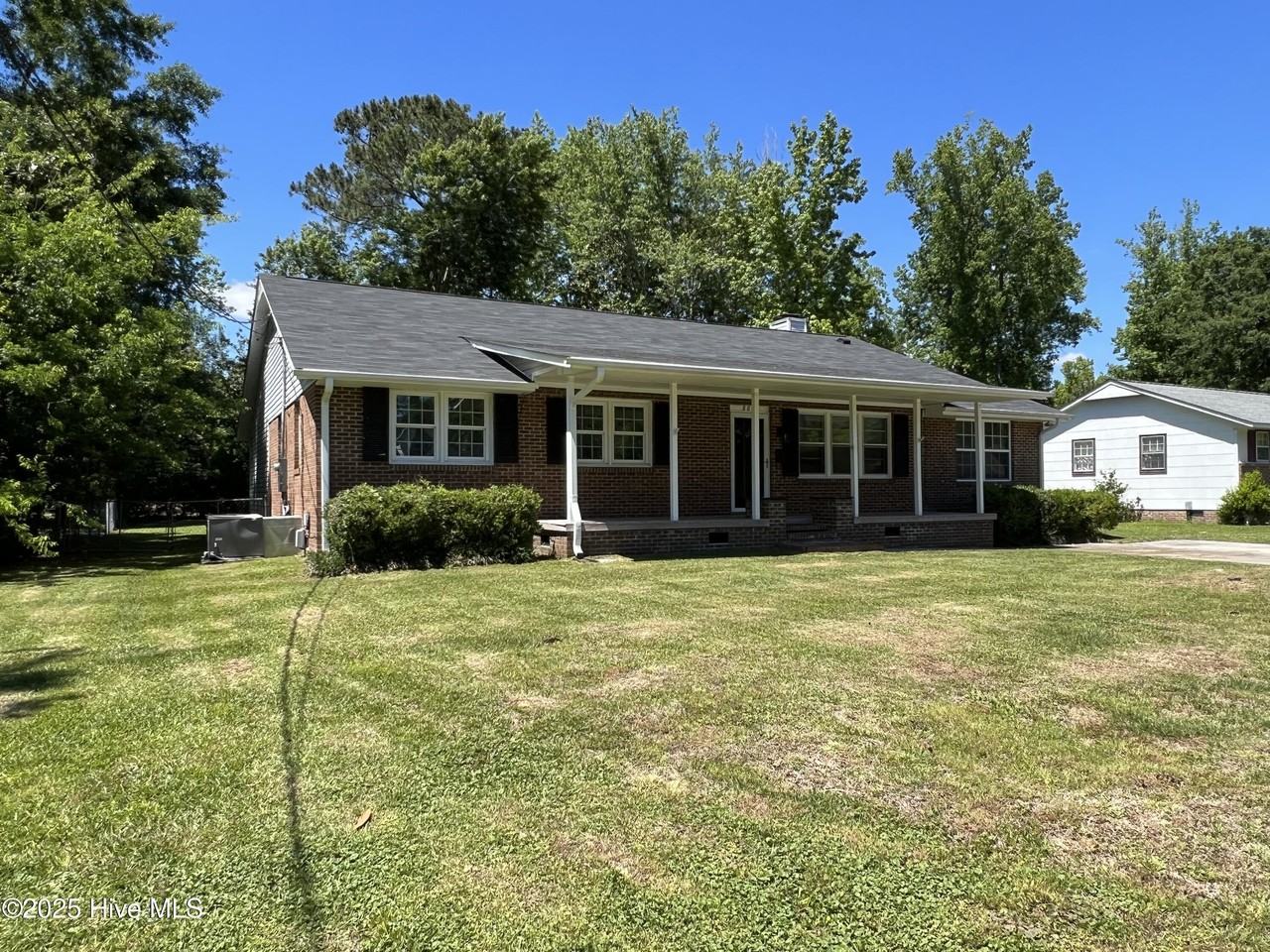 805 Gardenview Dr - Photo 2 of 26
