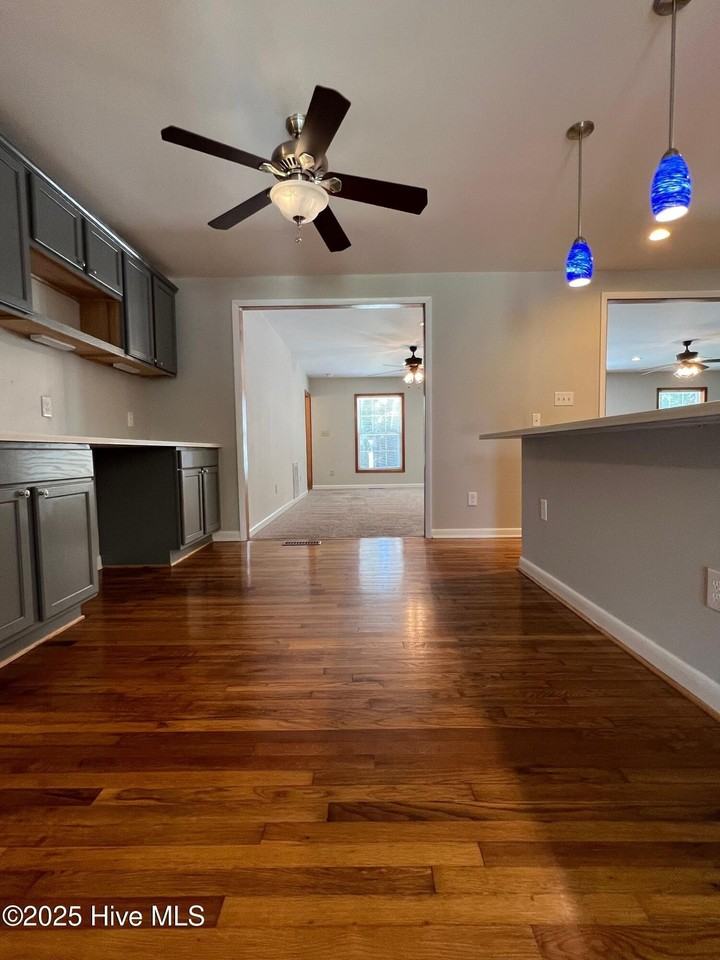 805 Gardenview Dr - Photo 5 of 26