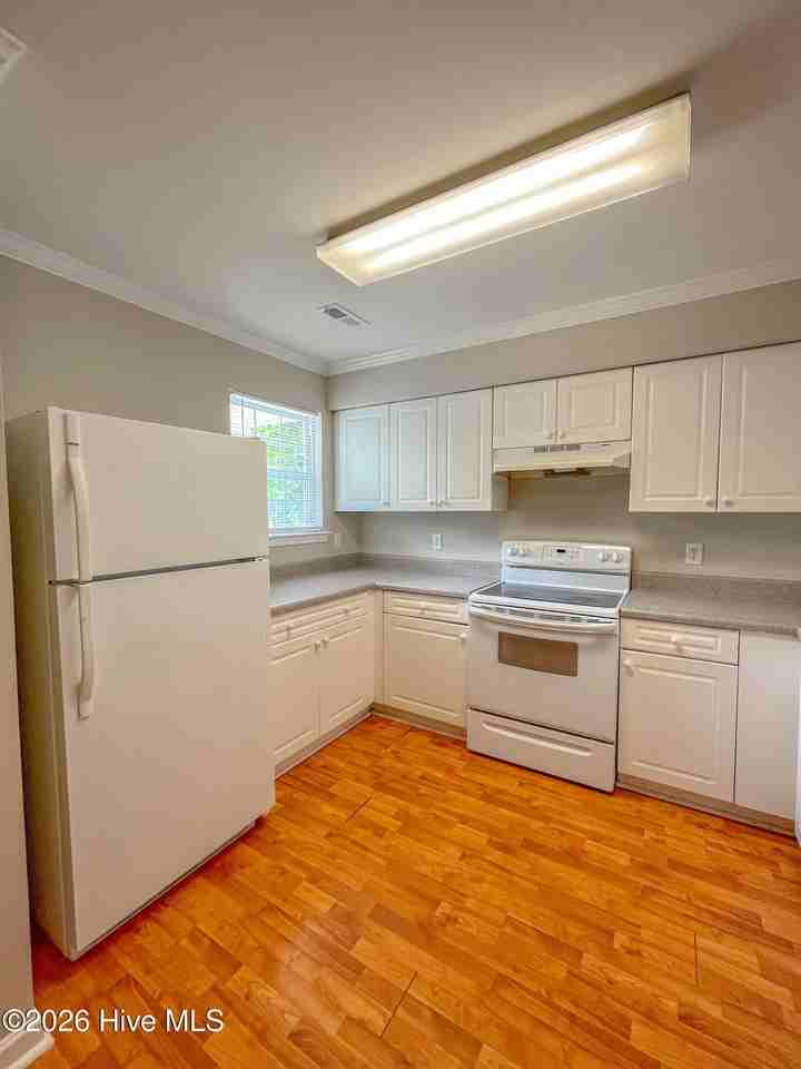 501 Shortfin Dr - Photo 4 of 24