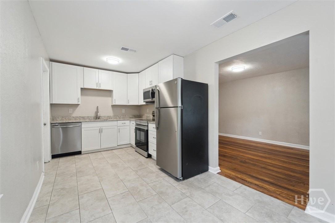 1315 E 55th St - Photo 6 of 28