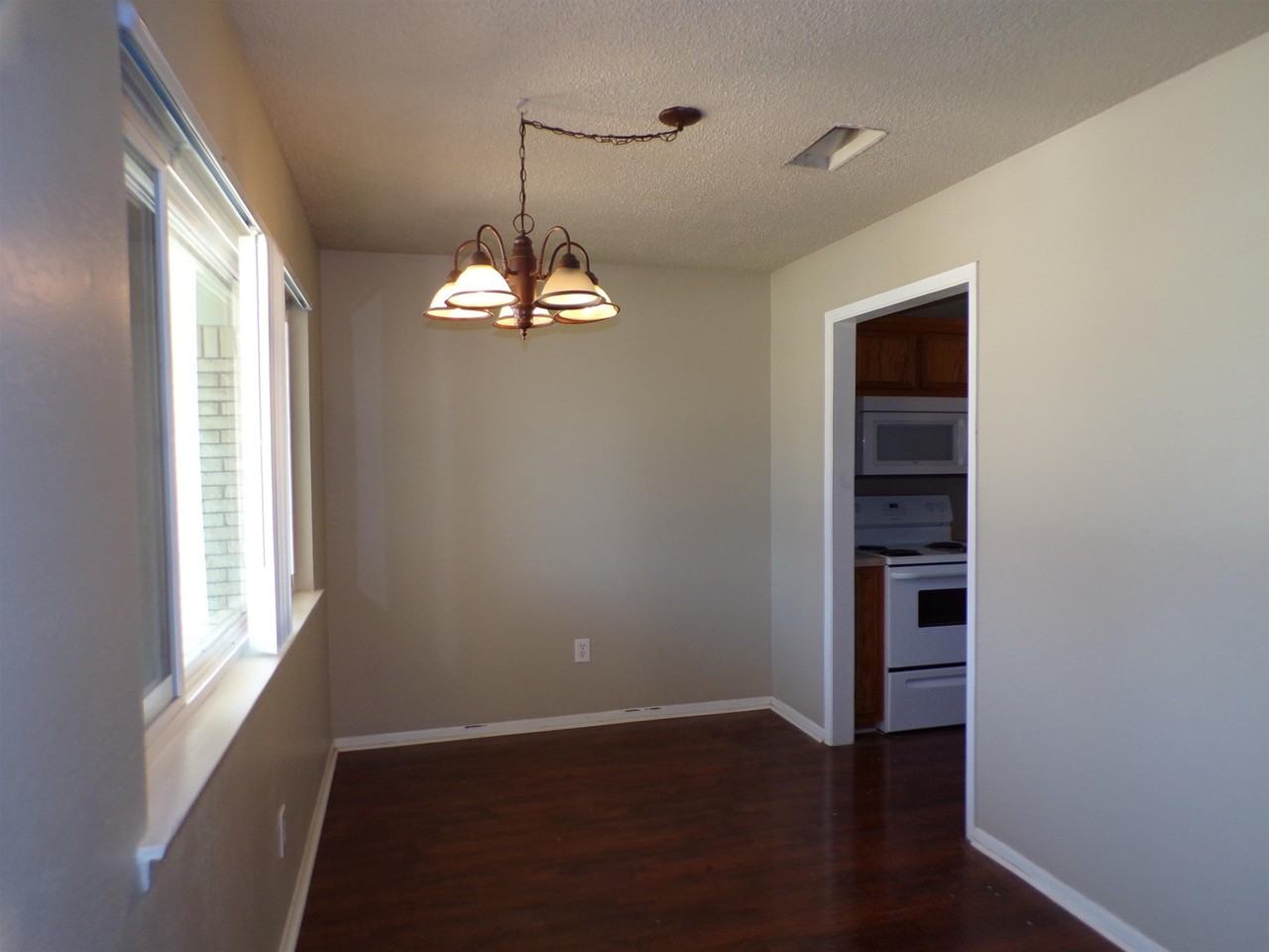 313 Highland Dr - Photo 3 of 7