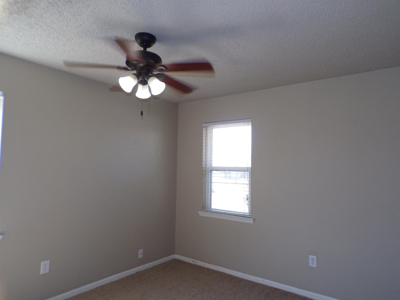 313 Highland Dr - Photo 5 of 7