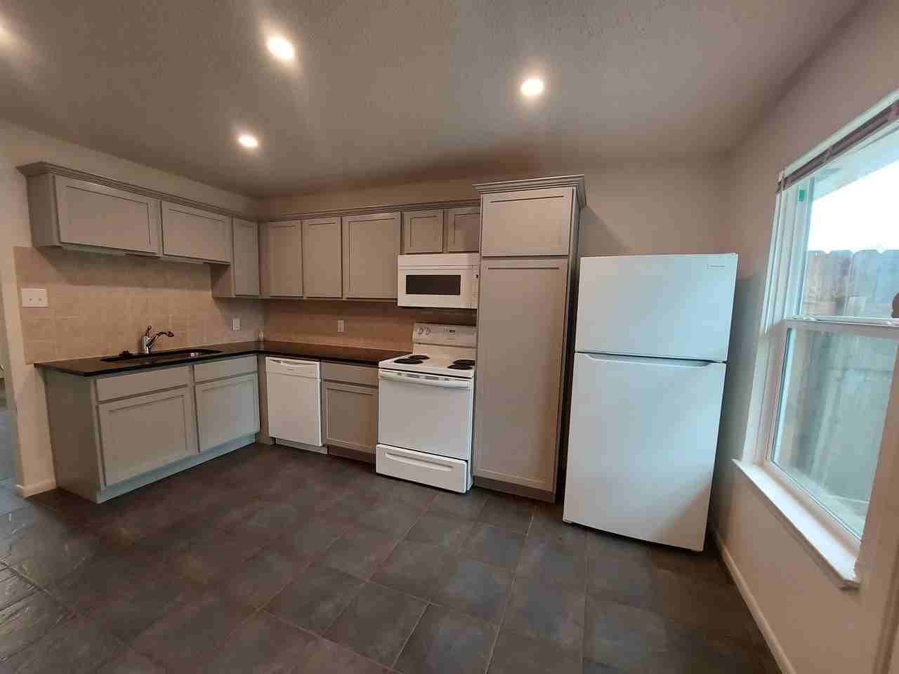 1902 Ridgeview - Photo 7 of 14
