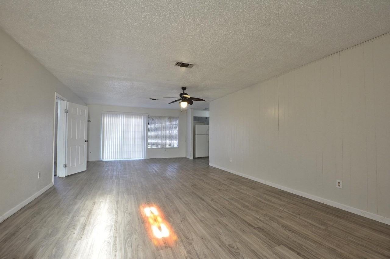 2714 94th St - Photo 2 of 16