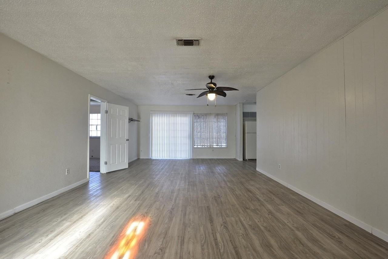 2714 94th St - Photo 4 of 16