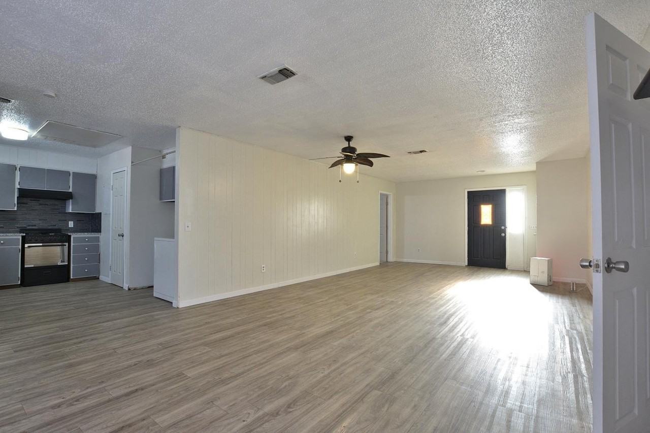 2714 94th St - Photo 6 of 16