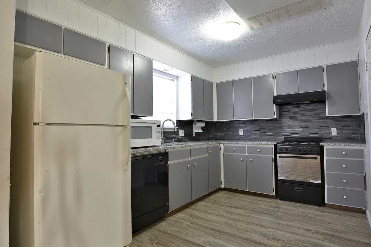 2714 94th St - Photo 7 of 16