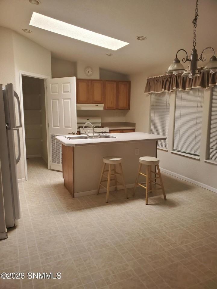 855 W Picacho Ave - Photo 5 of 8